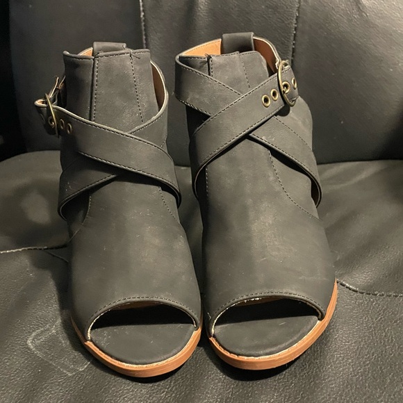 QUPID Black Strappy Sandals W 8 - Picture 2 of 10